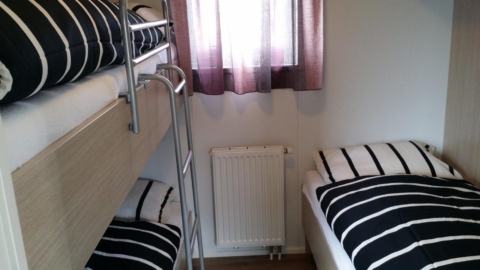 Kinderzimmer mit Etagenbett in VZ816 Chalet in Veere, Serooskerke, Walcheren.