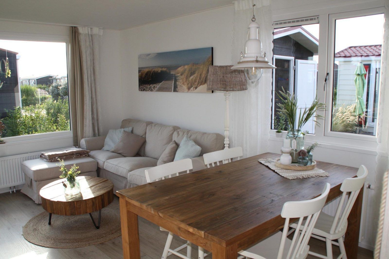Cozy living room in VZ824 Chalet in Veere, Serooskerke, Walcheren, overlooking the garden.