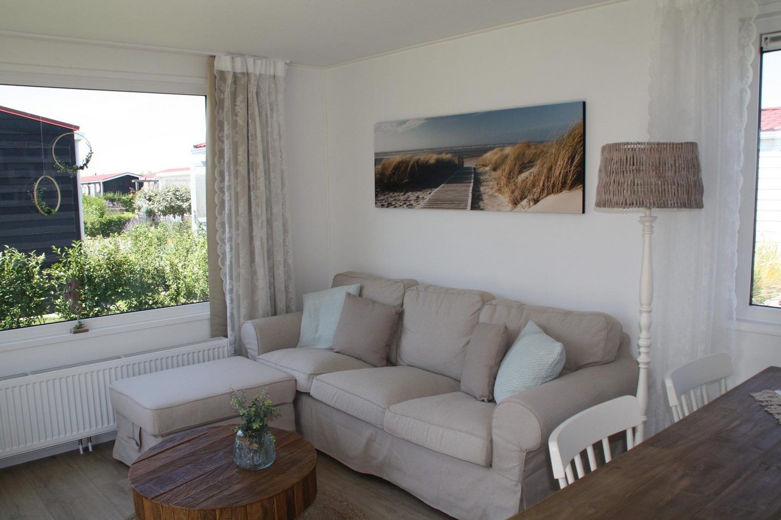 Comfortable sitting area in VZ824 Chalet in Veere, Serooskerke, Walcheren, perfect for family evenings.