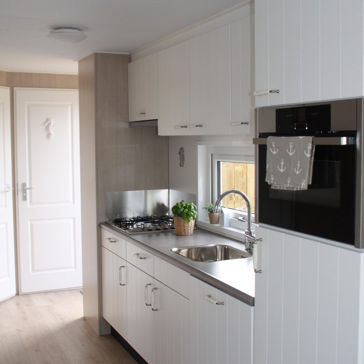 Modern kitchen in VZ824 Chalet in Veere, Serooskerke, Walcheren, fully equipped for your convenience.