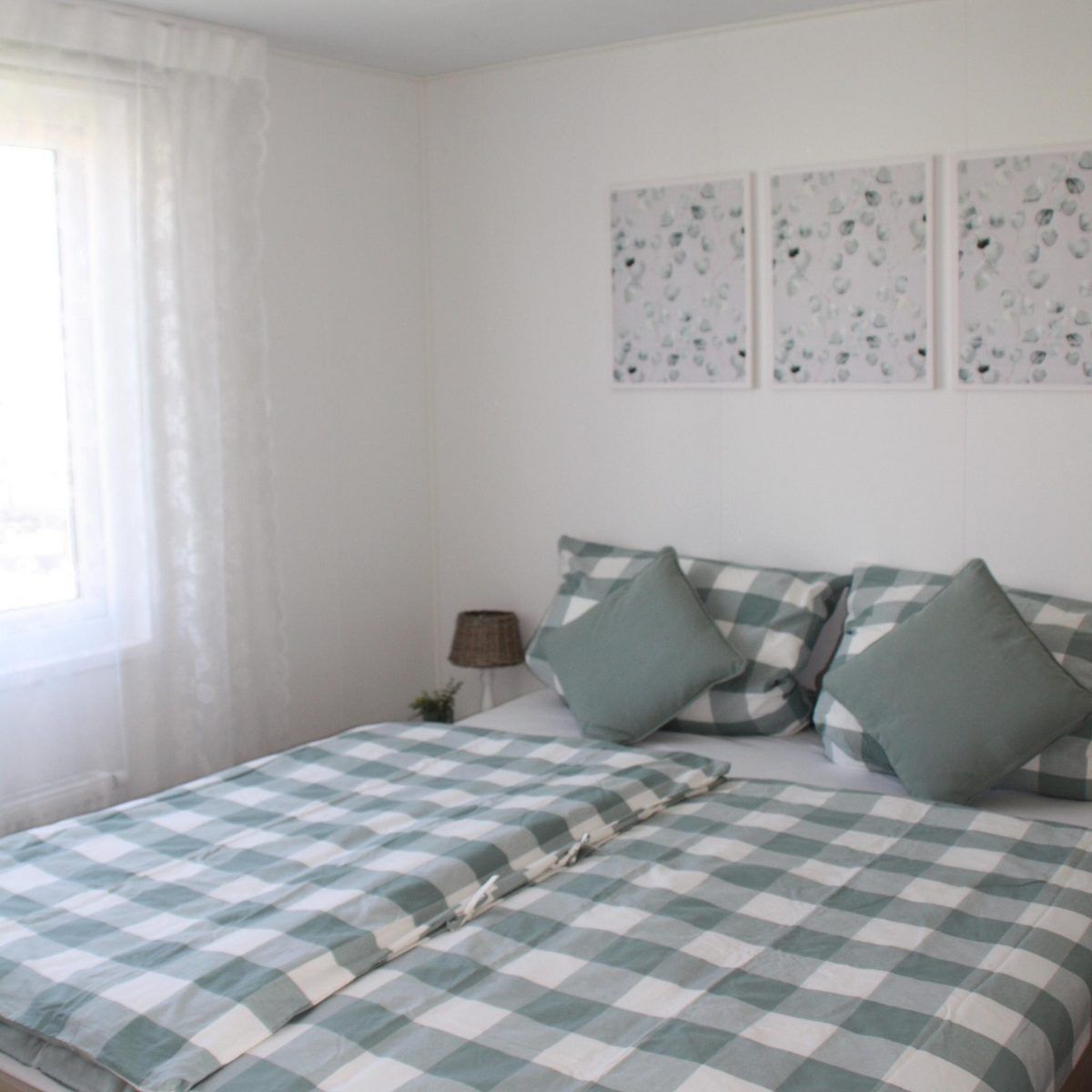 Cozy bedroom in VZ824 Chalet in Veere, Serooskerke, Walcheren, for a good night's sleep.