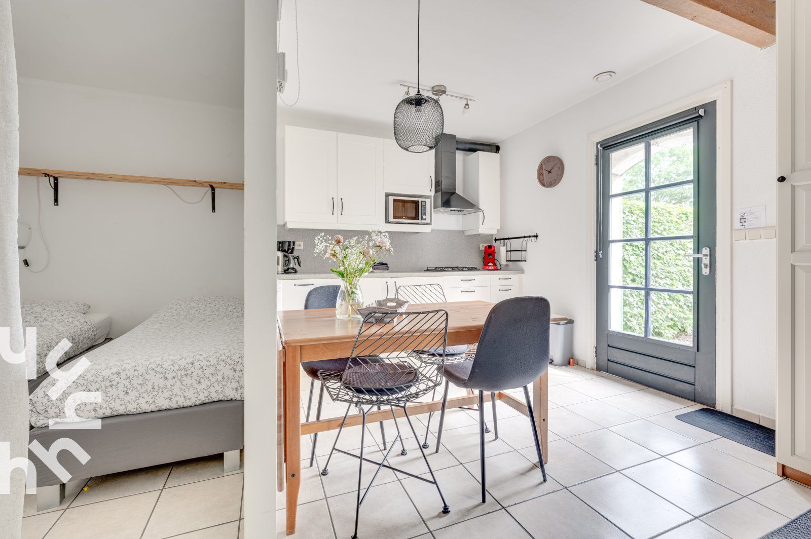 Stijlvolle keuken en eetruimte in ZE136, Grijpskerke, Walcheren, Zeeland.