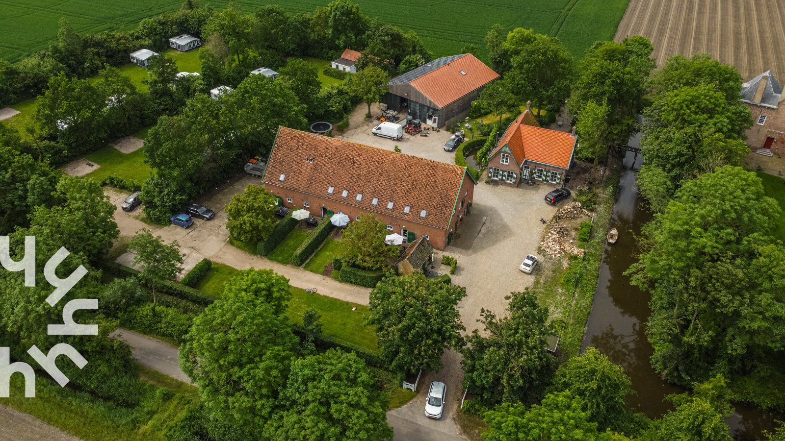 Lichte woonkamer en keuken in ZE136, Grijpskerke, Walcheren, Zeeland.