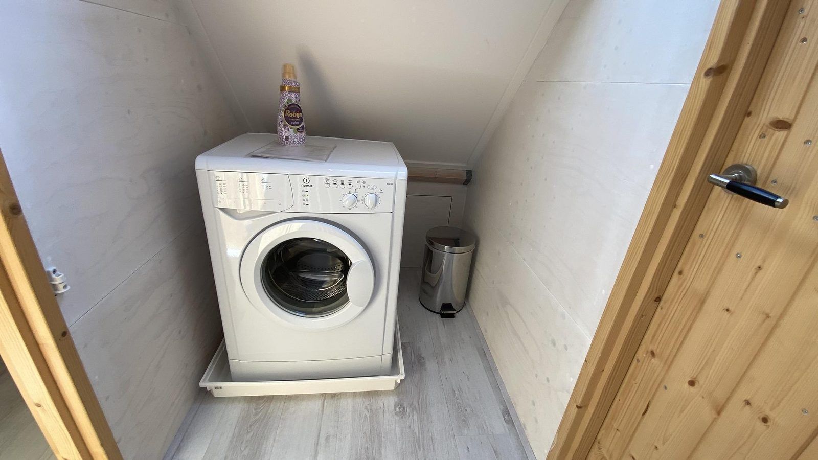 Handige wasruimte in VZ944 Vakantiehuis in Grijpskerke, Walcheren, Zeeland.