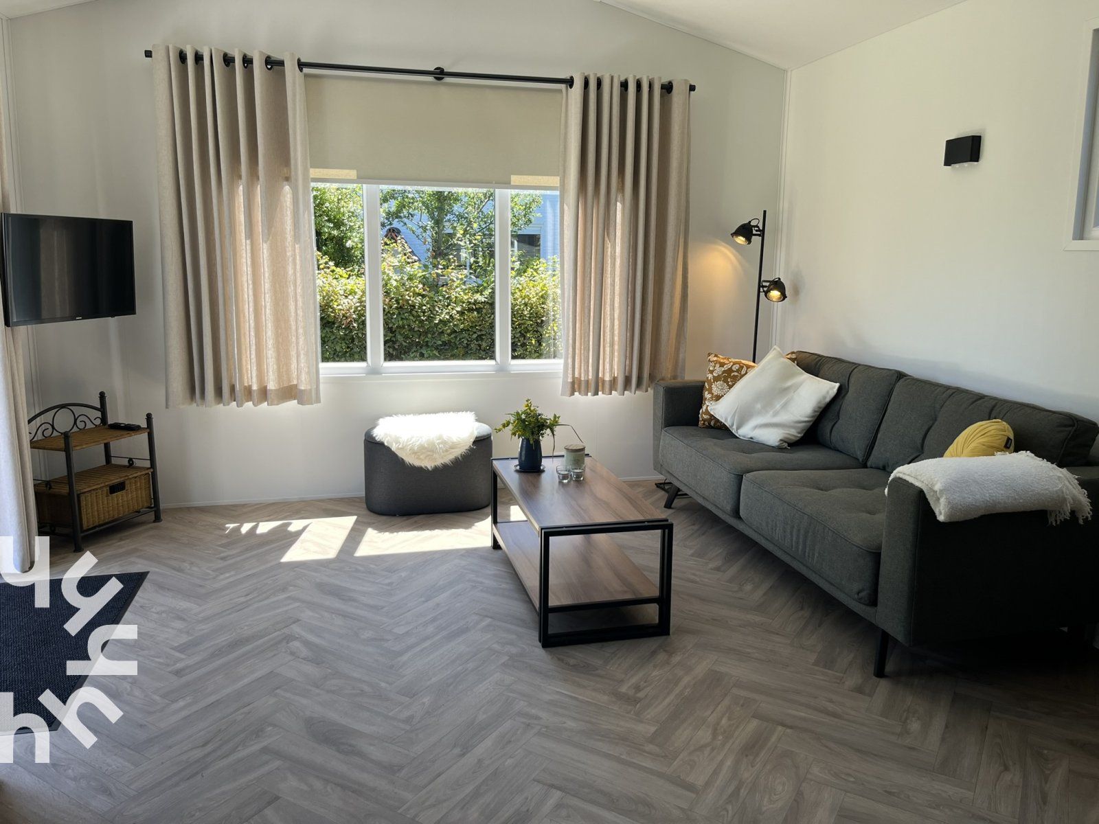 Sunny entrance to vacation home ZE1415 in Gapinge, Walcheren, Zeeland.