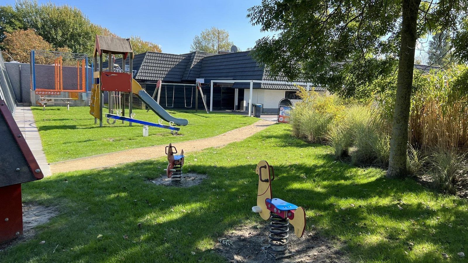 Familienfreundlicher Spielplatz im Ferienhaus VZ808 in Breskens, Zeeuws-Vlaanderen.