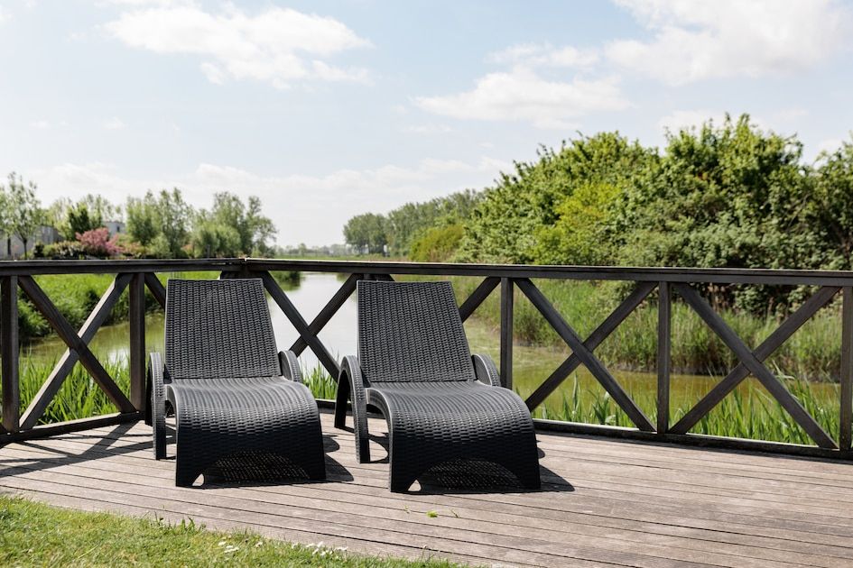 Modern vacation home Lodge 6C in Breskens, Zeeuws-Vlaanderen, Zeeland with sleek design and sunny garden.