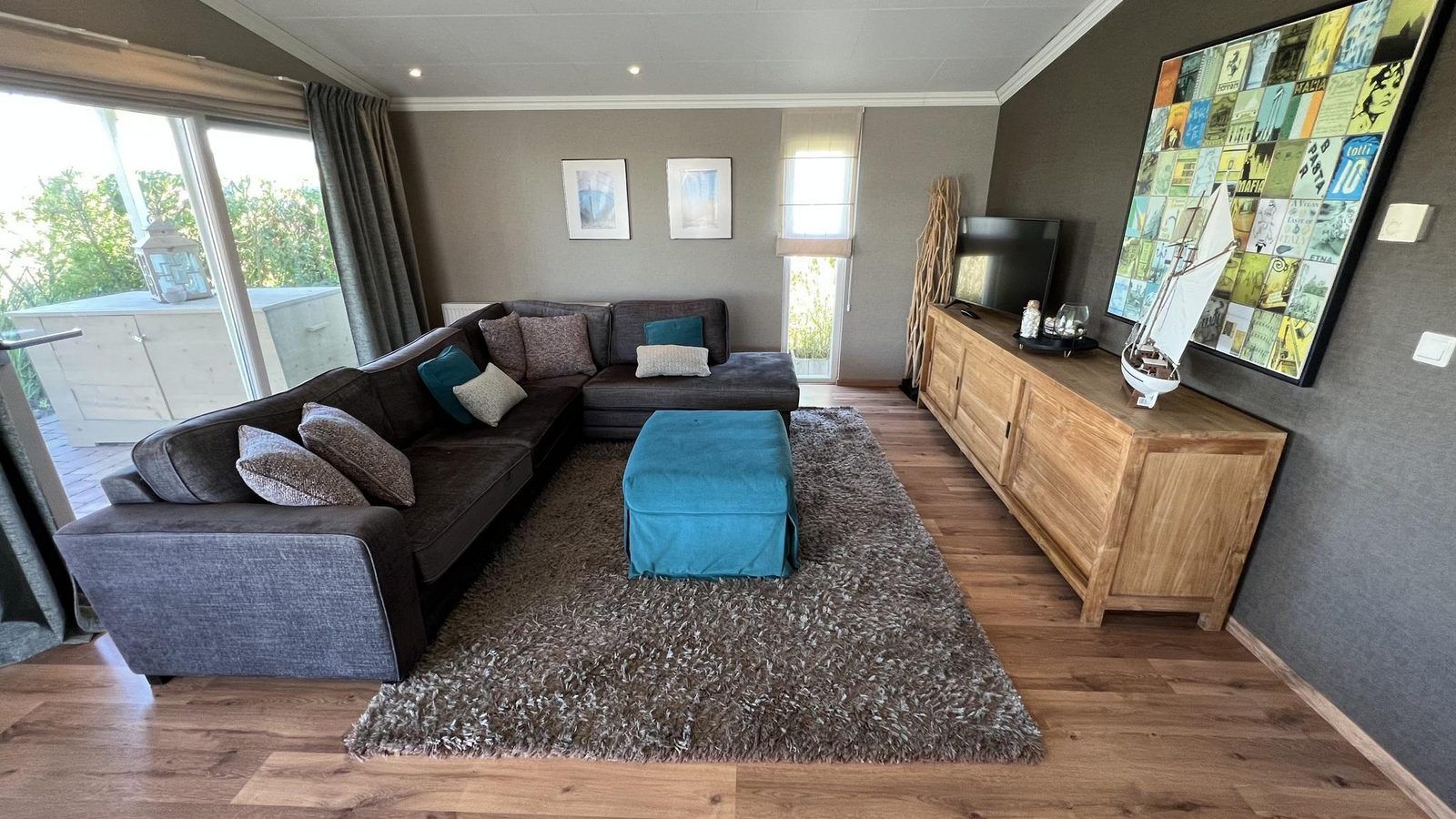 Gemuetliches Wohnzimmer in VZ807 Ferienhaus Breskens mit moderner Einrichtung in Zeeuws-Vlaanderen.