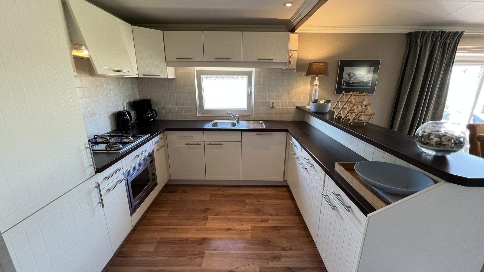 Voll ausgestattete Kueche in VZ807 Ferienhaus Breskens, ideal fuer Urlauber in Zeeuws-Vlaanderen.