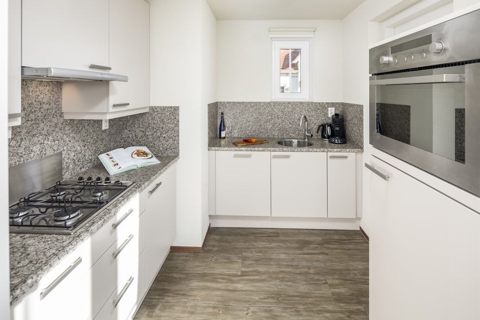 Gezellige slaapkamer in Villa 5A, vakantiehuis in Cadzand-bad, Zeeuws-Vlaanderen, Zeeland, met comfortabele bedden en rustgevende sfeer.