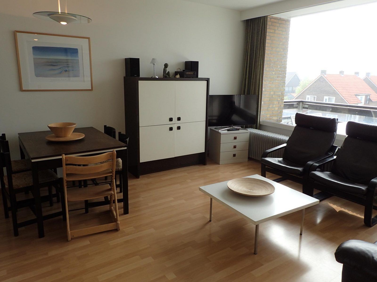 Essecke in VZ922 Ferienwohnung in Cadzand, Zeeuws-Vlaanderen, mit modernen Moebeln und Blick auf die Umgebung.