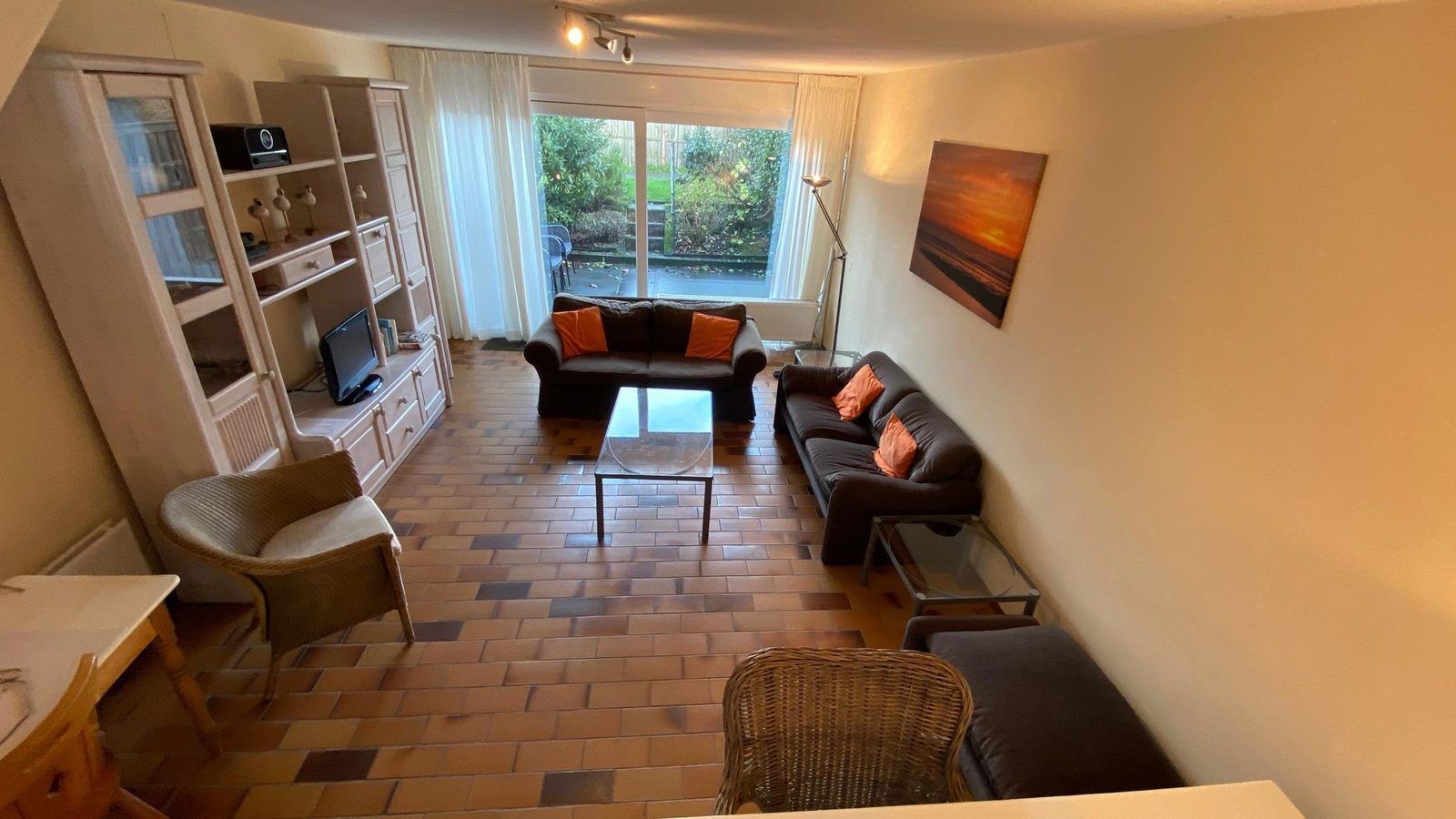 Uebersicht des Wohnzimmers im Ferienhaus VZ924 in Cadzand, ideal fuer Familienaufenthalte.