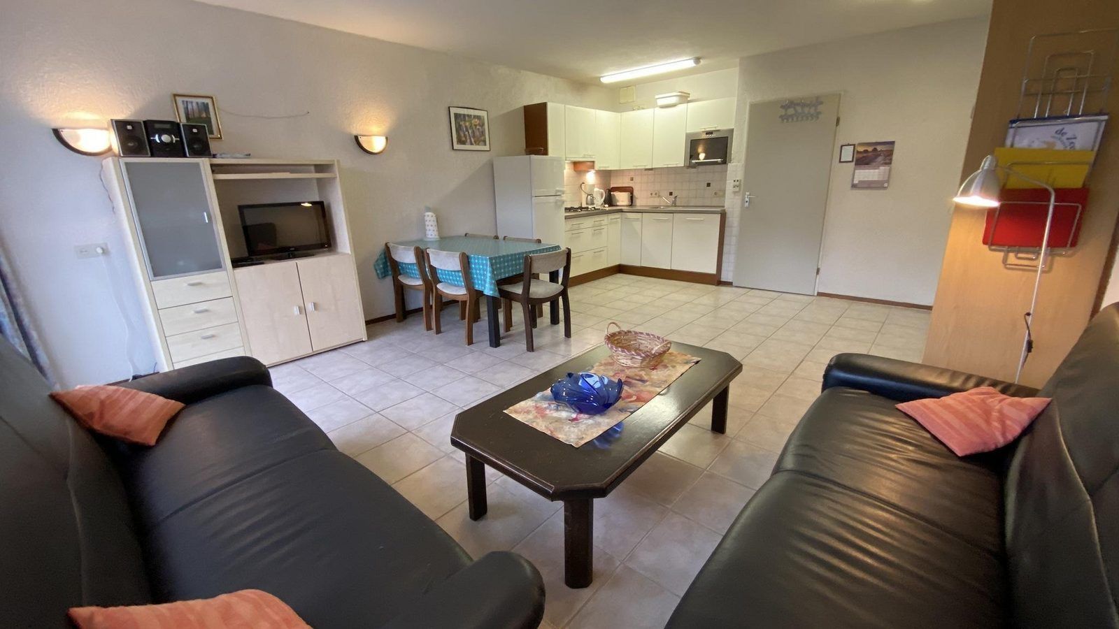 Offene Kueche in VZ331 Apartment Cadzand, komplett ausgestattet fuer einen angenehmen Aufenthalt in Cadzand.