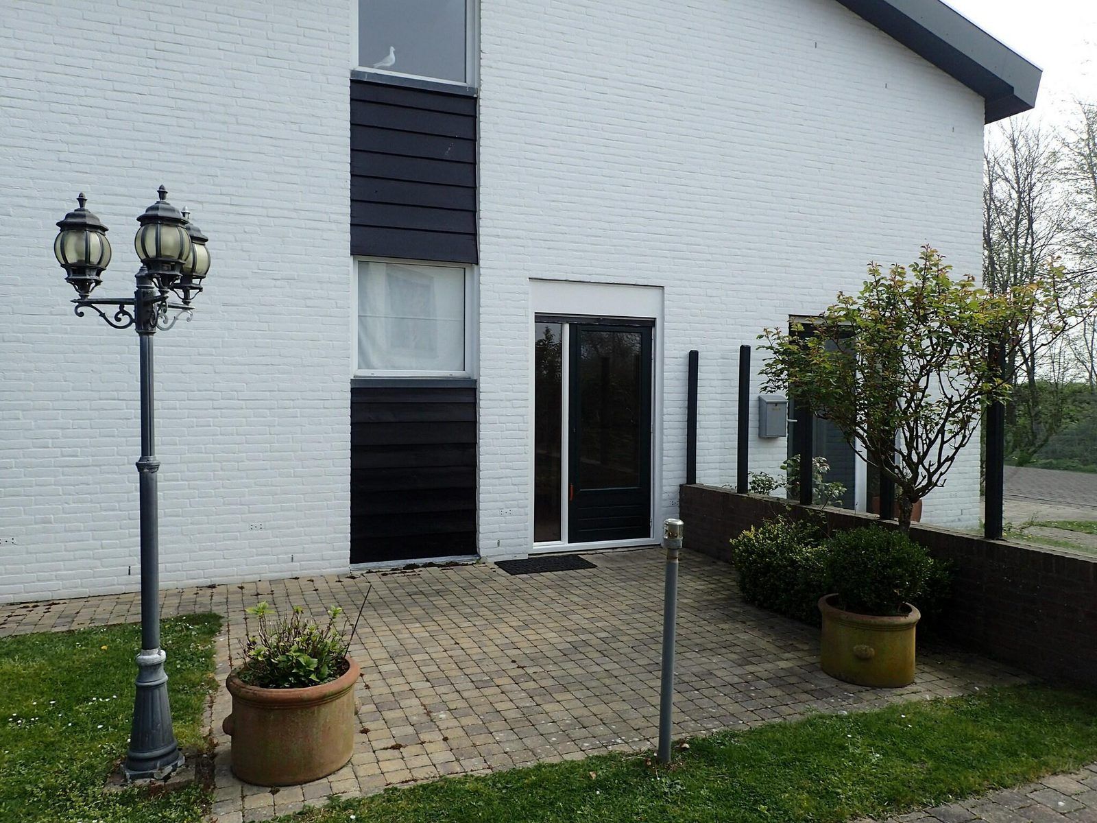 VZ333 Vakantiehuis Cadzand, charmant terras met plantenbakken, vakantiehuis in Zeeuws-Vlaanderen, Zeeland.