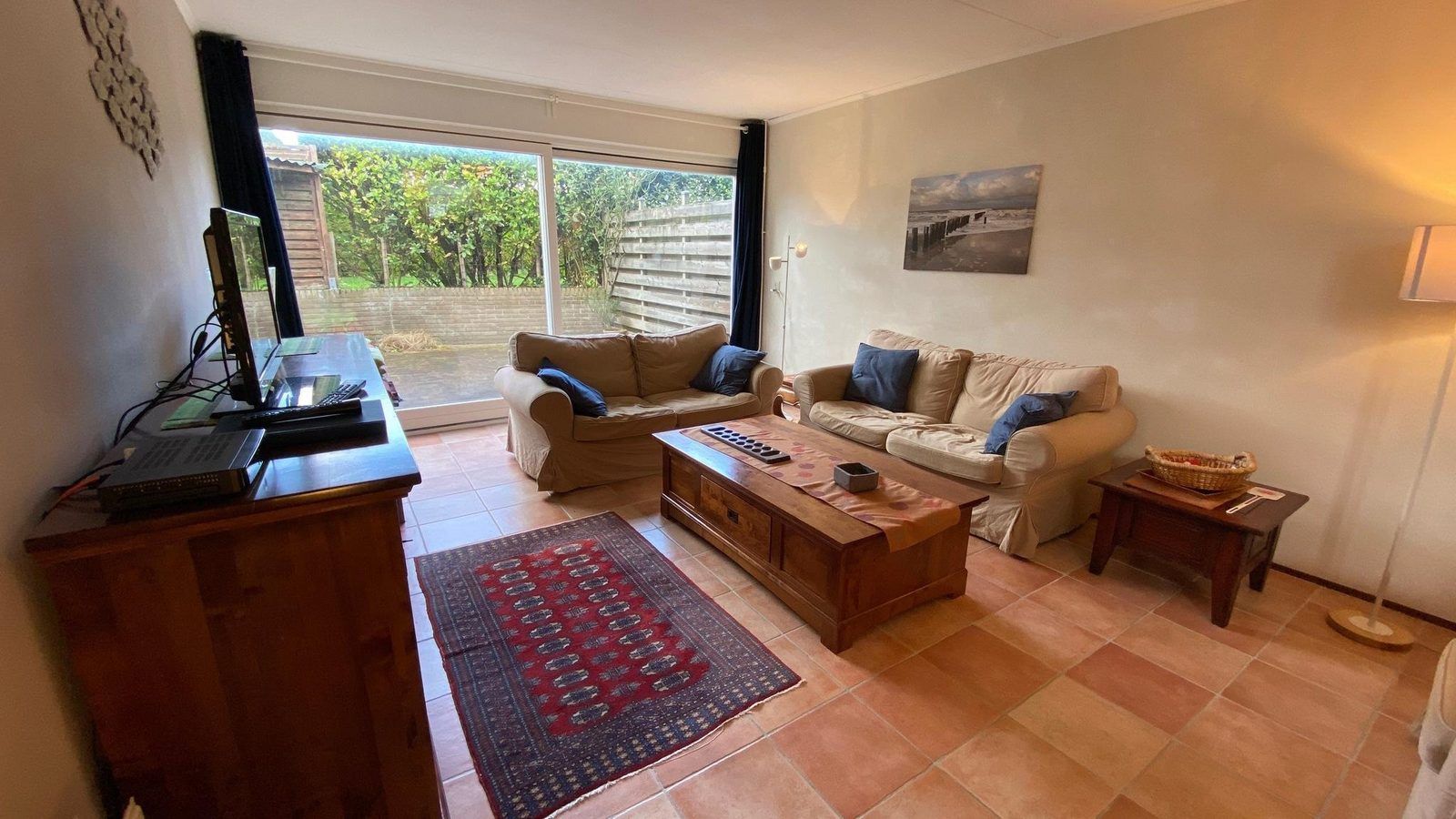 VZ333 Vakantiehuis Cadzand, gezellige zithoek met televisie, vakantiehuis in Zeeuws-Vlaanderen, Zeeland.