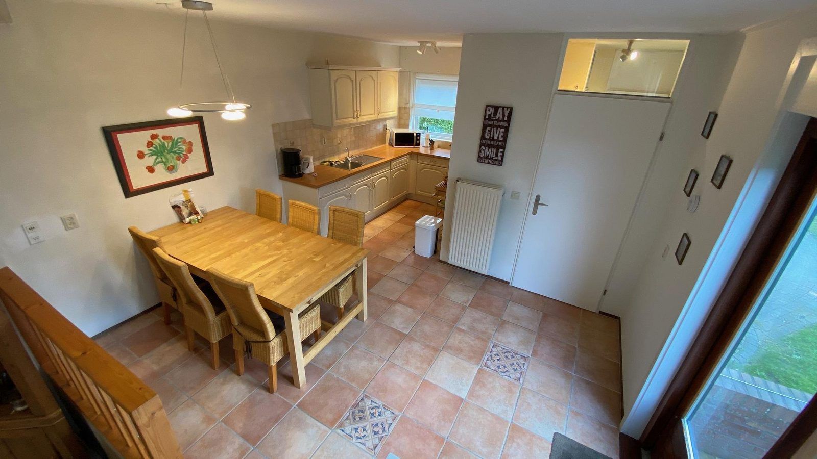 VZ333 Vakantiehuis Cadzand, open keuken naast eetkamer, vakantiehuis in Zeeuws-Vlaanderen, Zeeland.