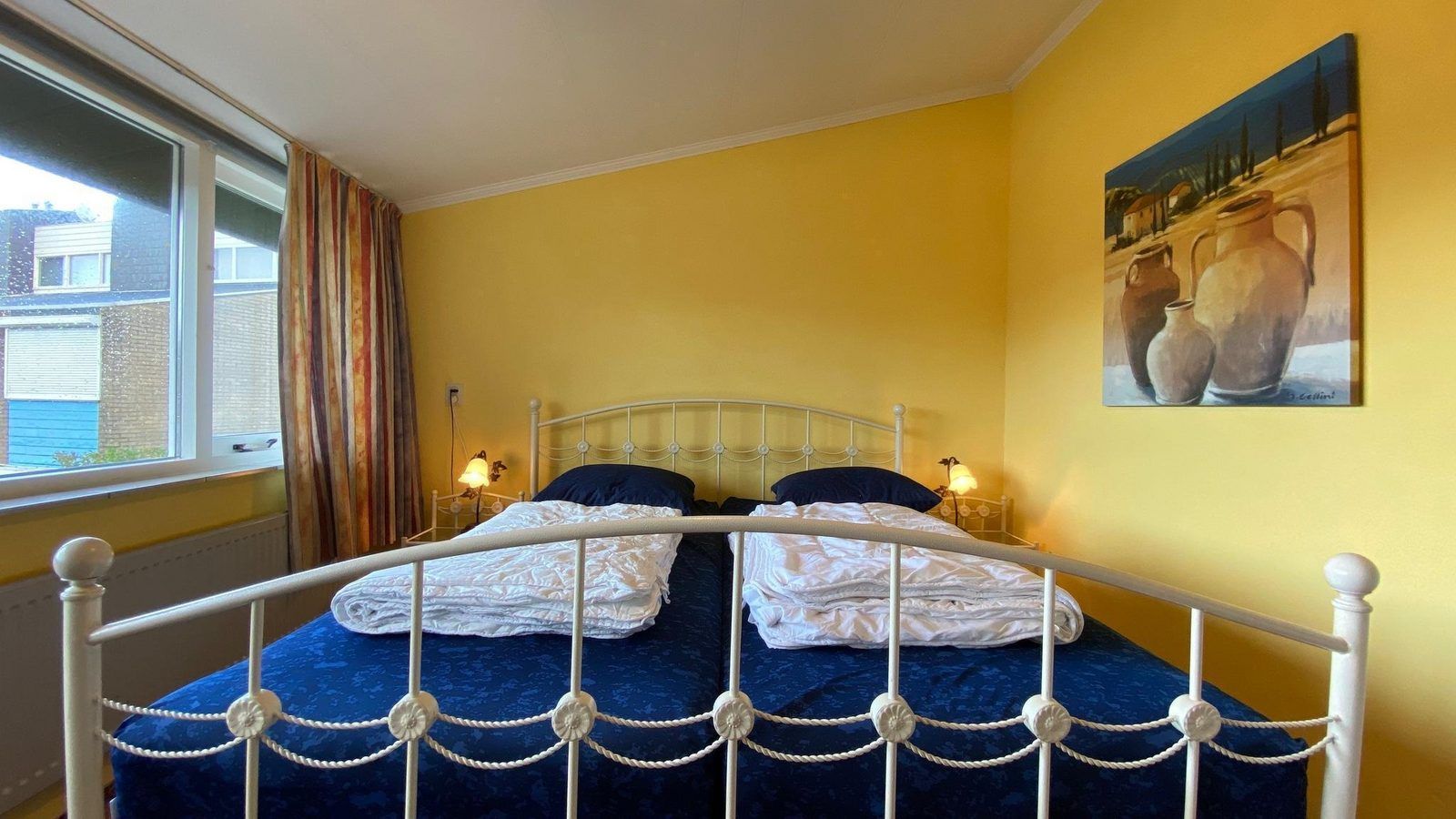 VZ333 Vakantiehuis Cadzand, knusse slaapkamer met tweepersoonsbed, vakantiehuis in Cadzand, Zeeland.