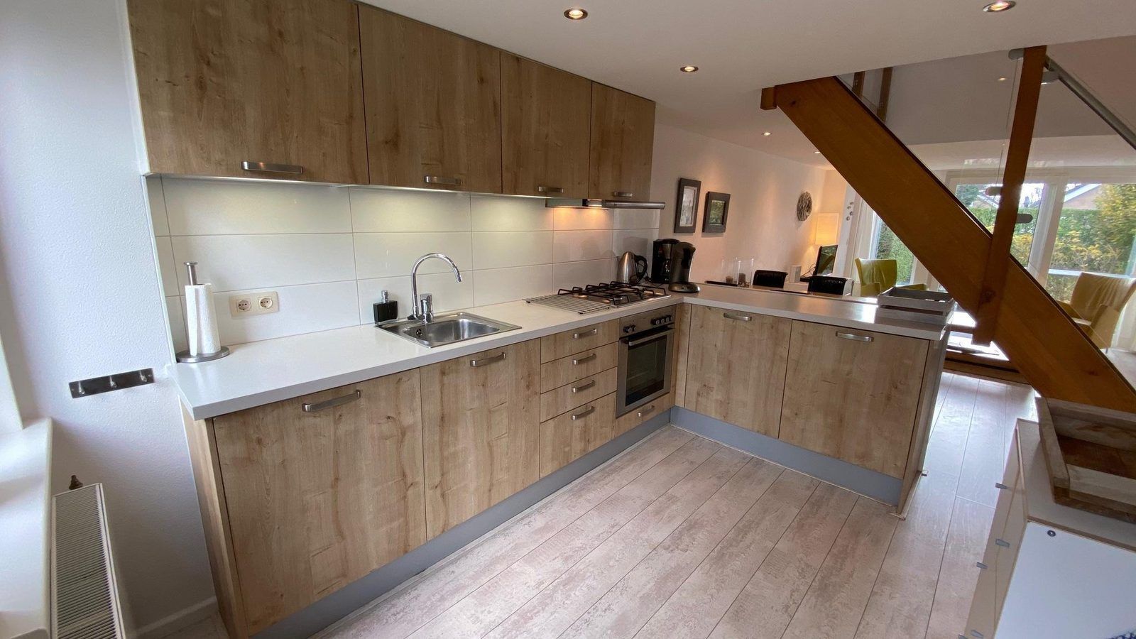 Zonnige tuin van VZ702 Vakantiehuis Cadzand in Cadzand, Zeeuws-Vlaanderen, met veel privacy.