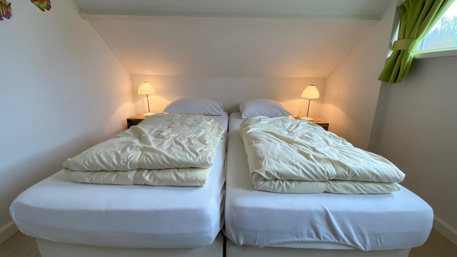 Veranda van VZ702 Vakantiehuis Cadzand in Cadzand, Zeeuws-Vlaanderen, ideaal voor buitenontbijt.