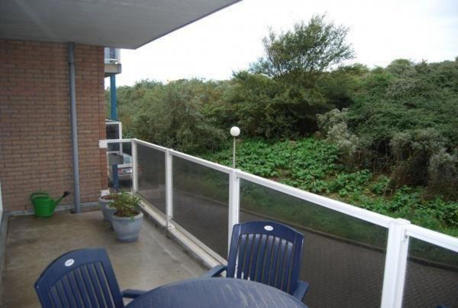 Balkon mit Blick ins Gruene in VZ571 Apartment Cadzand, Ferienunterkunft in Zeeuws-Vlaanderen, Zeeland.