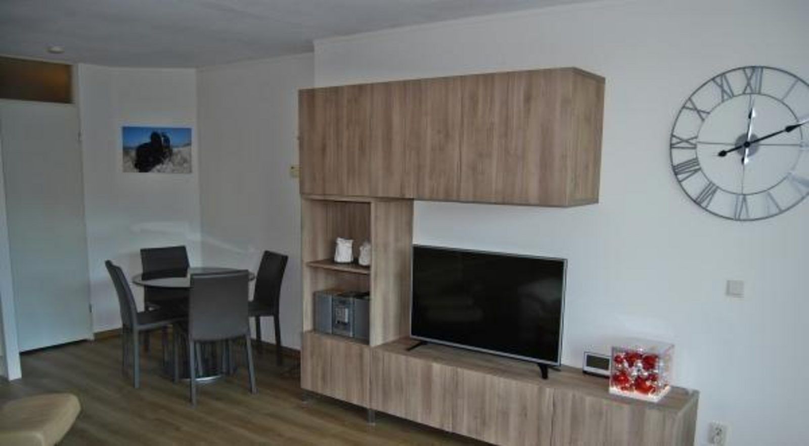 Esszimmer und Unterhaltungsraum in VZ571 Ferienwohnung Cadzand, Ferienunterkunft in Cadzand, Zeeuws-Vlaanderen.