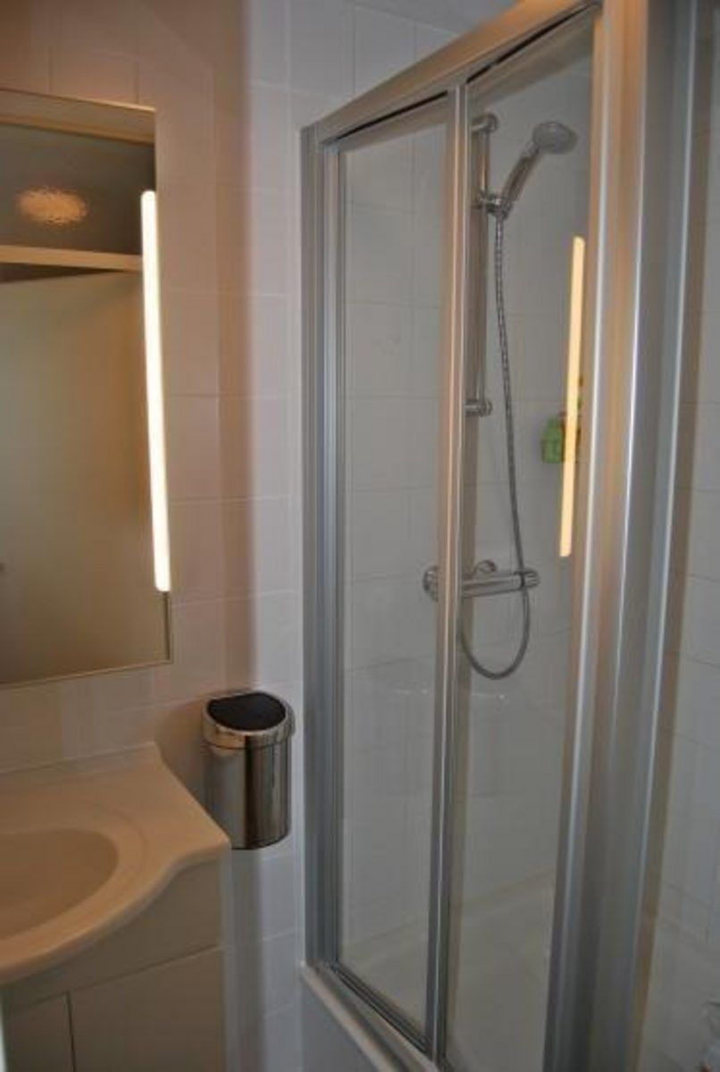 Stilvolle Dusche in VZ571 Apartment Cadzand, Ferienunterkunft in Cadzand, Zeeuws-Vlaanderen.
