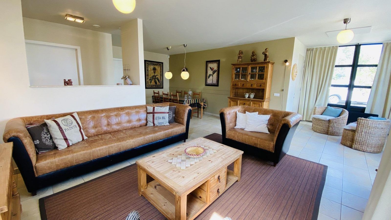 Lichte en ruime woonkamer van VZ193 Appartement Cadzand in Zeeuws-Vlaanderen, Cadzand, Zeeland.