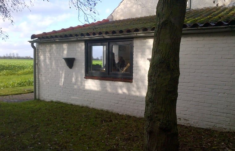 Vakantiehuis in Walsoorden, Zeeuws-Vlaanderen, biedt rust en uitzicht op groene velden in Zeeland.