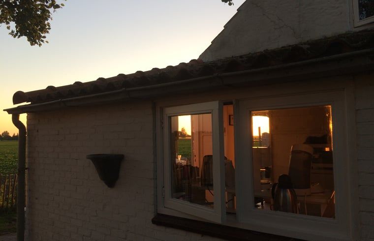 Sfeervol interieur van Vakantiehuis in Walsoorden, Zeeuws-Vlaanderen, met gezellige zithoek in Zeeland.