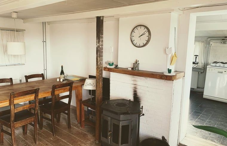 Prachtig uitzicht op groene velden vanuit Vakantiehuis in Walsoorden, Zeeuws-Vlaanderen, ideaal voor rustzoekers.