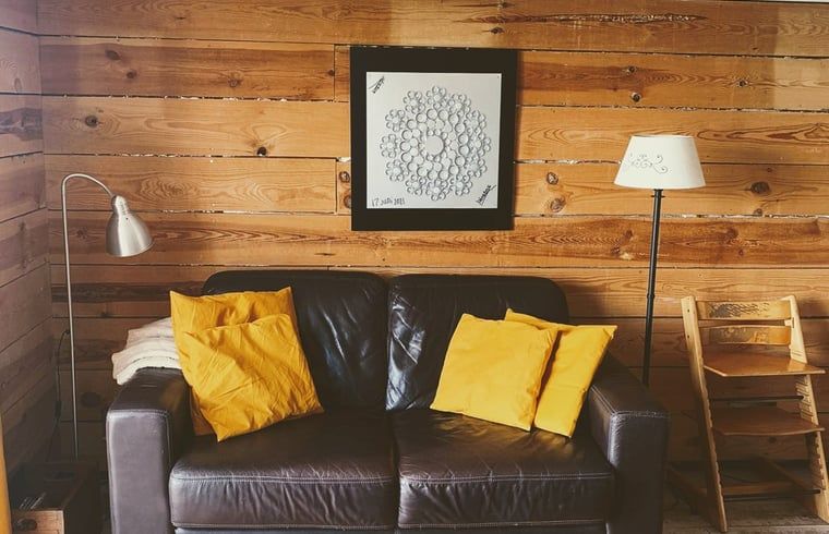 Winterse sfeer in Vakantiehuis in Walsoorden, Zeeuws-Vlaanderen, met besneeuwd uitzicht over de velden.