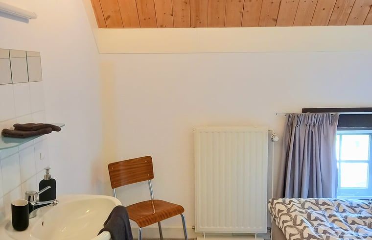 Gezellige badkamerhoek in Vakantiehuisje in IJzendijke, Zeeuws-Vlaanderen.