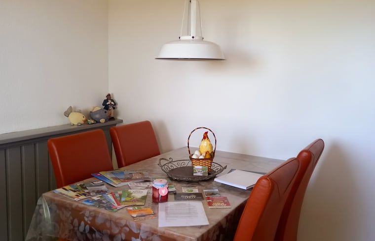 Eethoek in Vakantiehuisje in IJzendijke, Zeeuws-Vlaanderen, ideaal voor families.