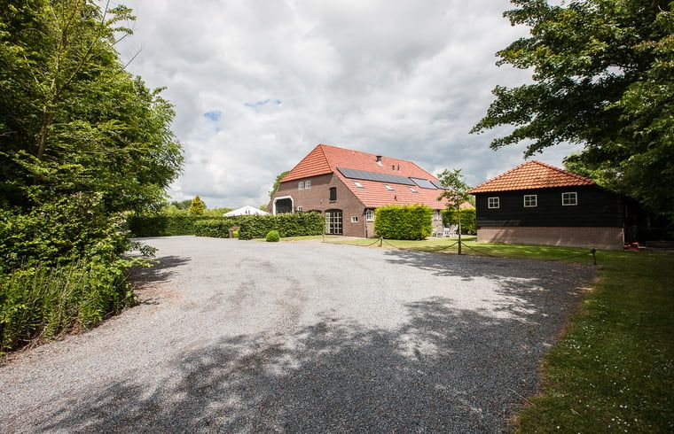 Holiday home in Biervliet, located in the green Zeeuws-Vlaanderen, offers a charming stay with views of the serene surroundings.