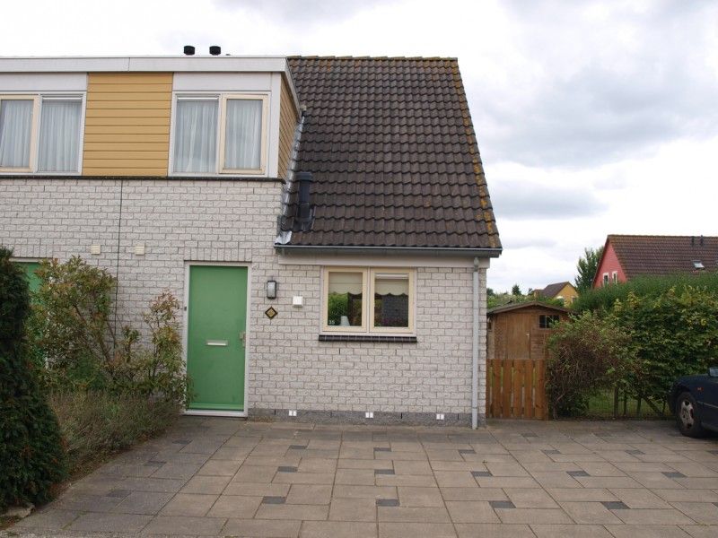 Vermare vacation home in Wemeldinge, South Beveland, with characteristic facade and green door.