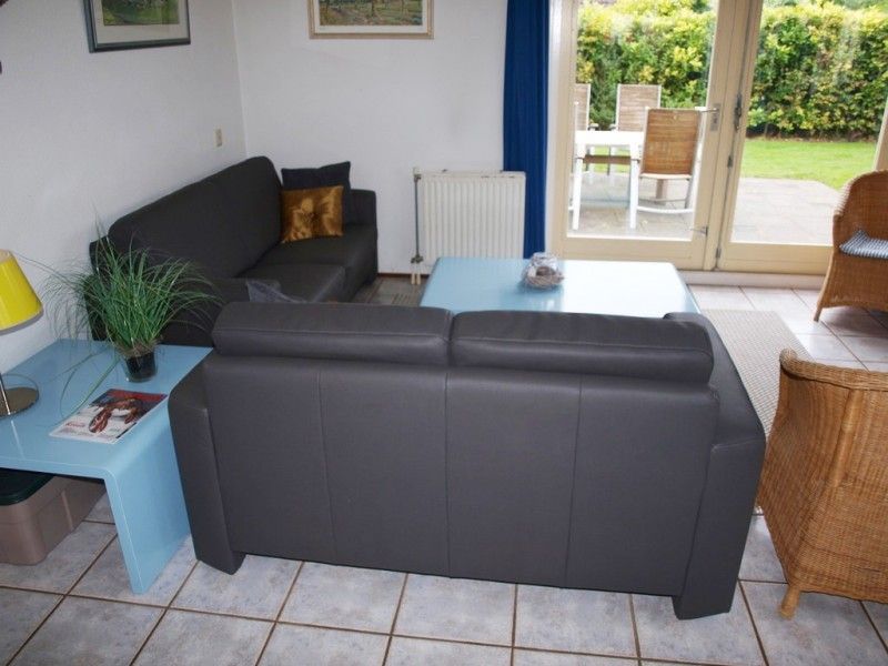 Cozy living room in Vermare, Wemeldinge, South Beveland, with comfortable sofas and garden view.