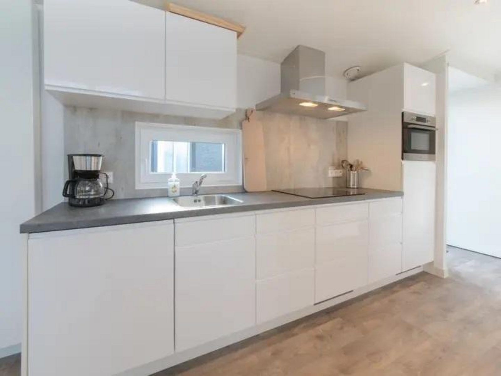 Voll ausgestattete Kueche im Ferienhaus Waterresort Oosterschelde, ideal zum Kochen waehrend Ihres Aufenthalts in Wemeldinge.