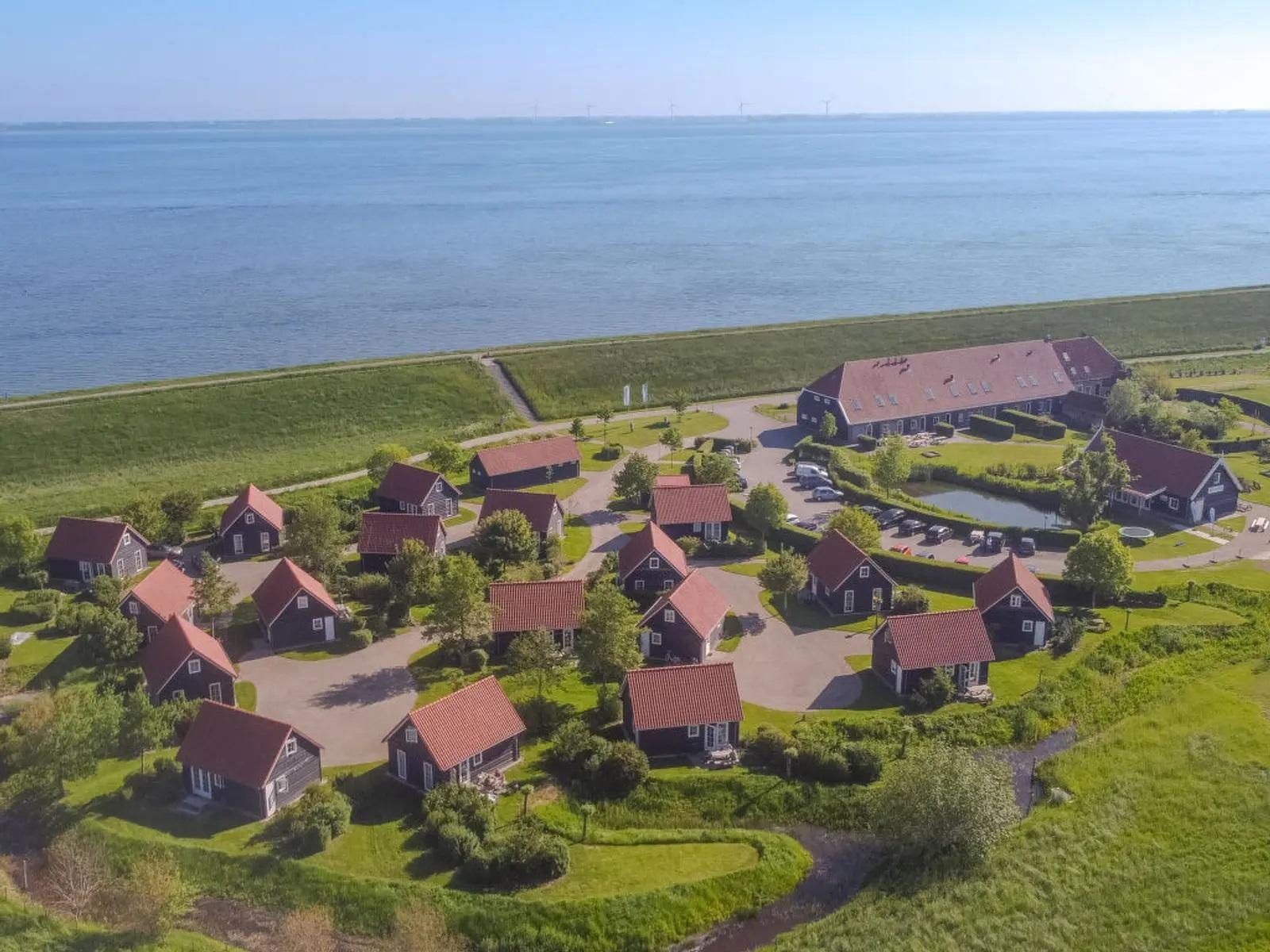 Zeeland Cottage fuer 4 Personen in Wemeldinge, Zuid-Beveland, Ferienhaus mit Meerblick und gruener Umgebung in Zeeland.