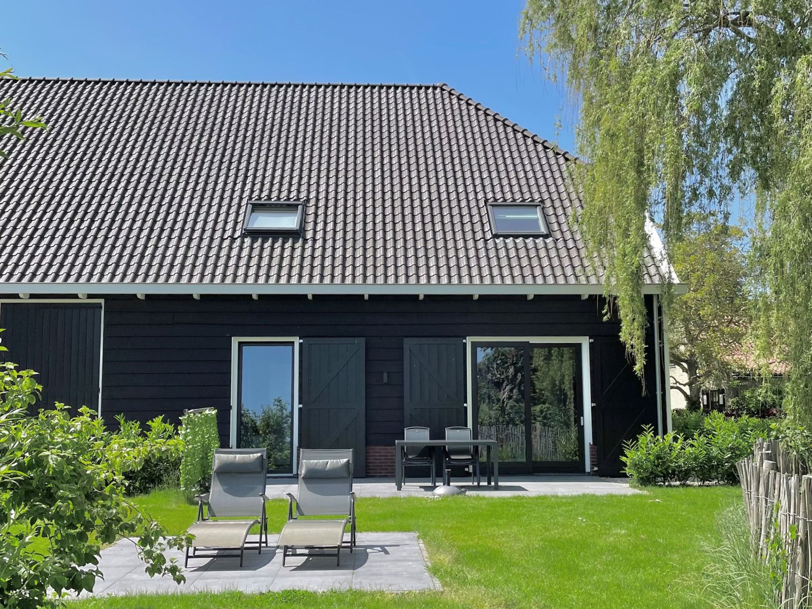 ZE1455 Ferienhaus in Wemeldinge, Zuid-Beveland mit sonnigem Garten und Terrasse.