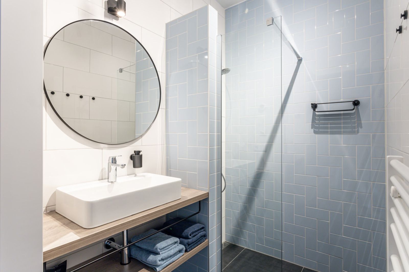 Wohnzimmer im Ferienhaus ZE1455, Wemeldinge, mit Blick auf den Garten.