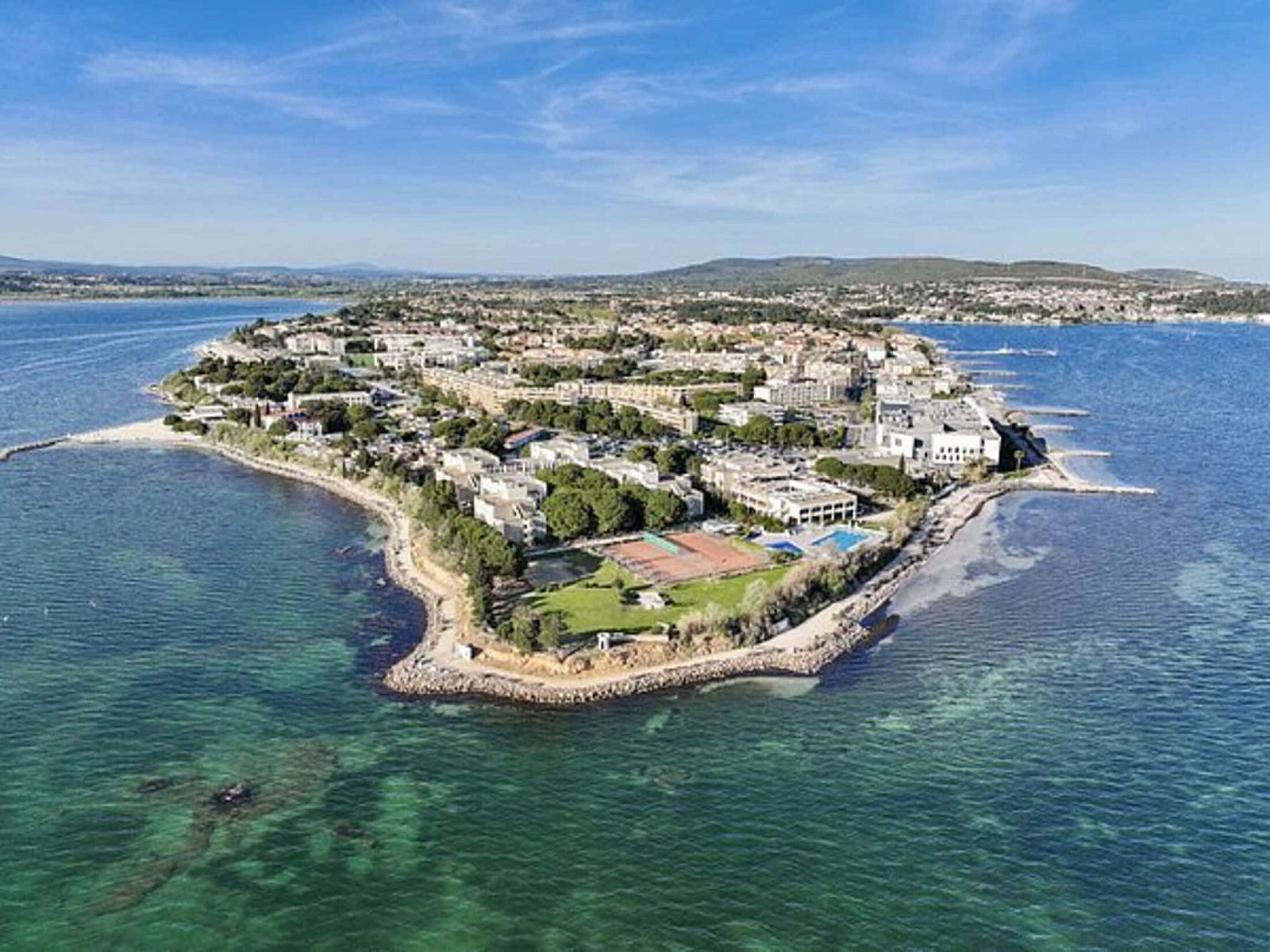 Guest house 6406198 - Holiday property Zuid-Beveland - Villapark De Oesterbaai 21
