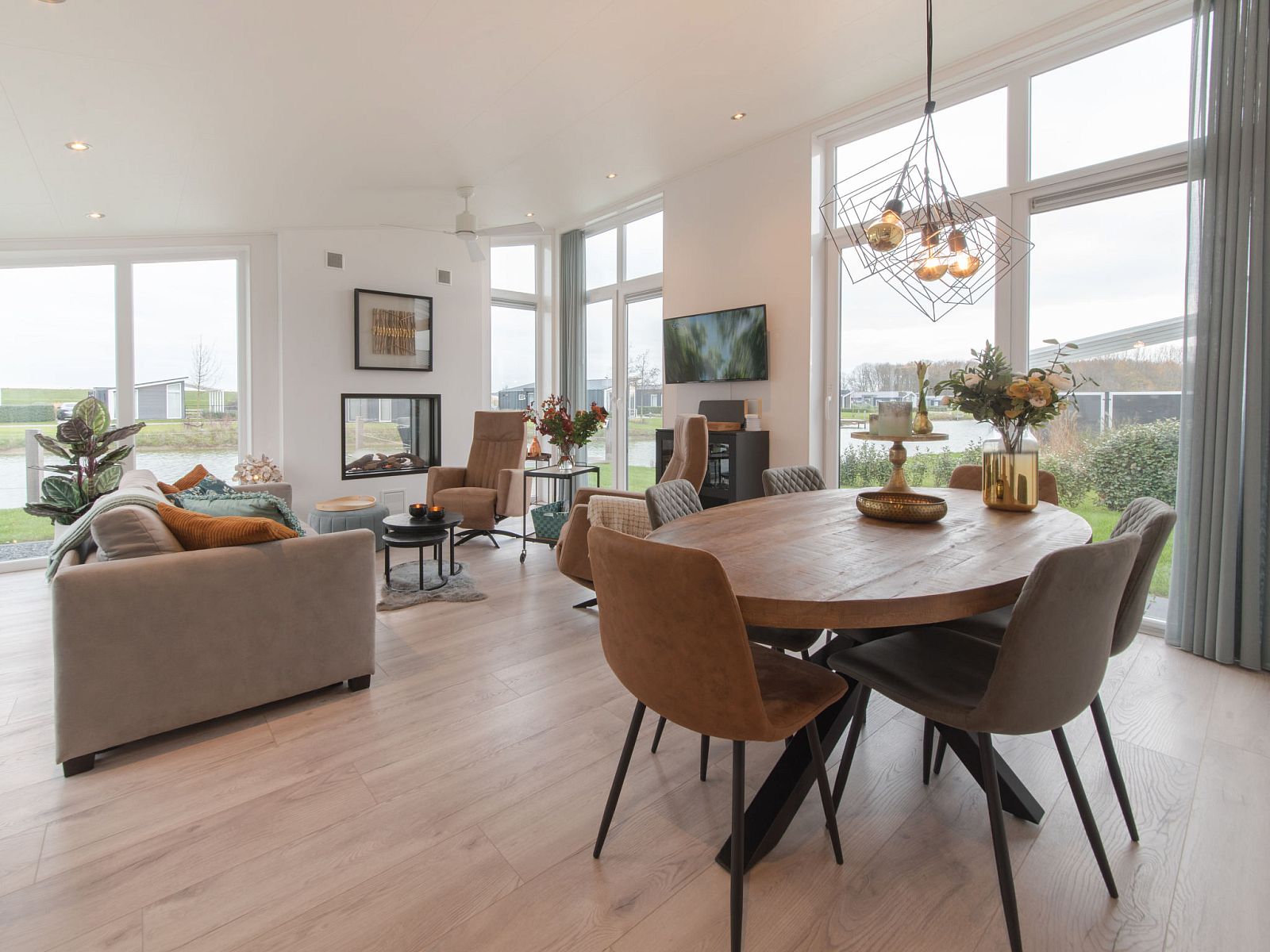 Gemuetliche Sitzecke im Ferienhaus Ruisweg 34, Wemeldinge, mit Blick auf die Umgebung in Sued-Beveland.