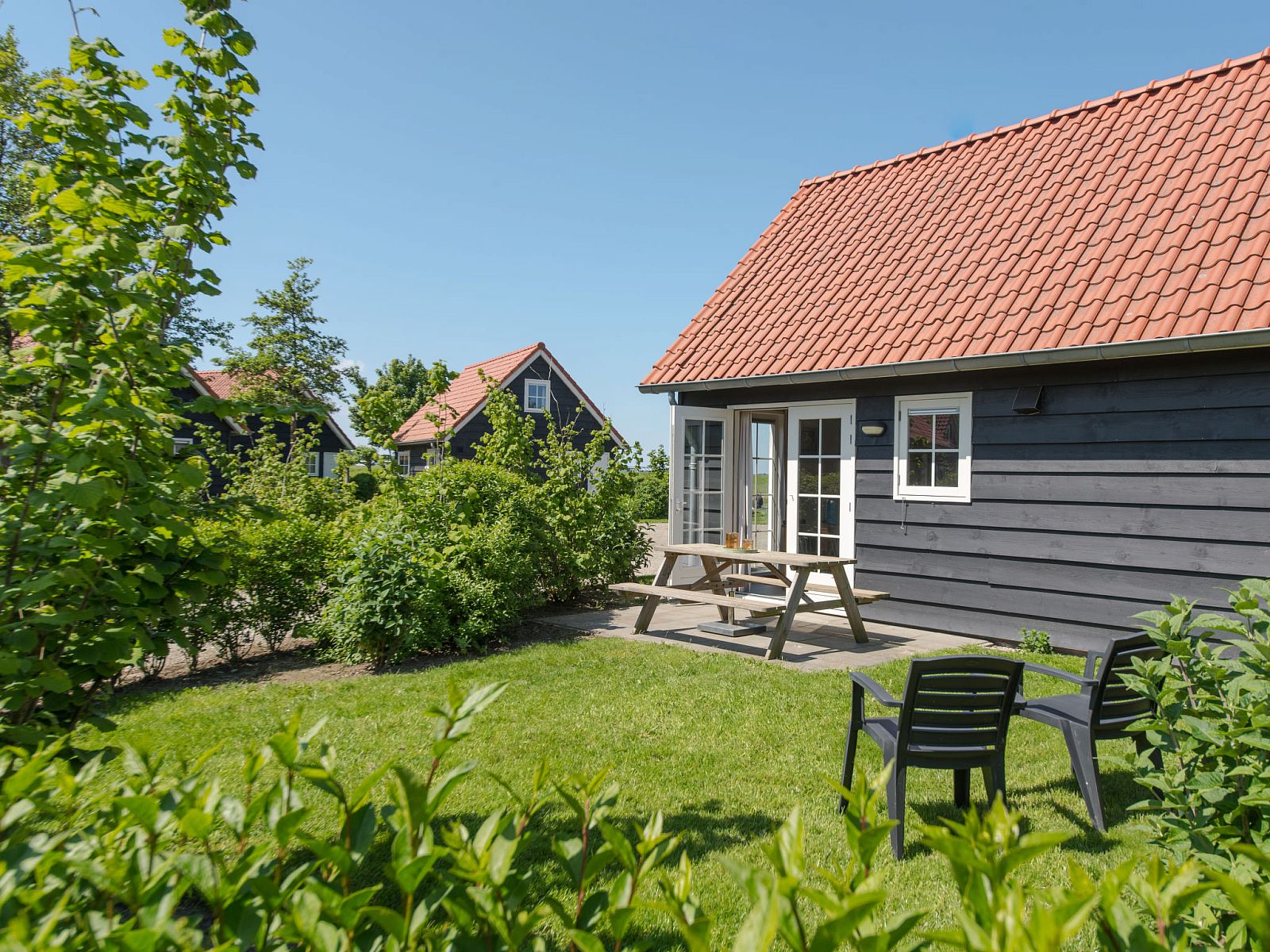 Aussenbereich des Ferienhauses Zeeland Cottage Wemeldinge mit Terrasse, Zuid-Beveland, Zeeland.