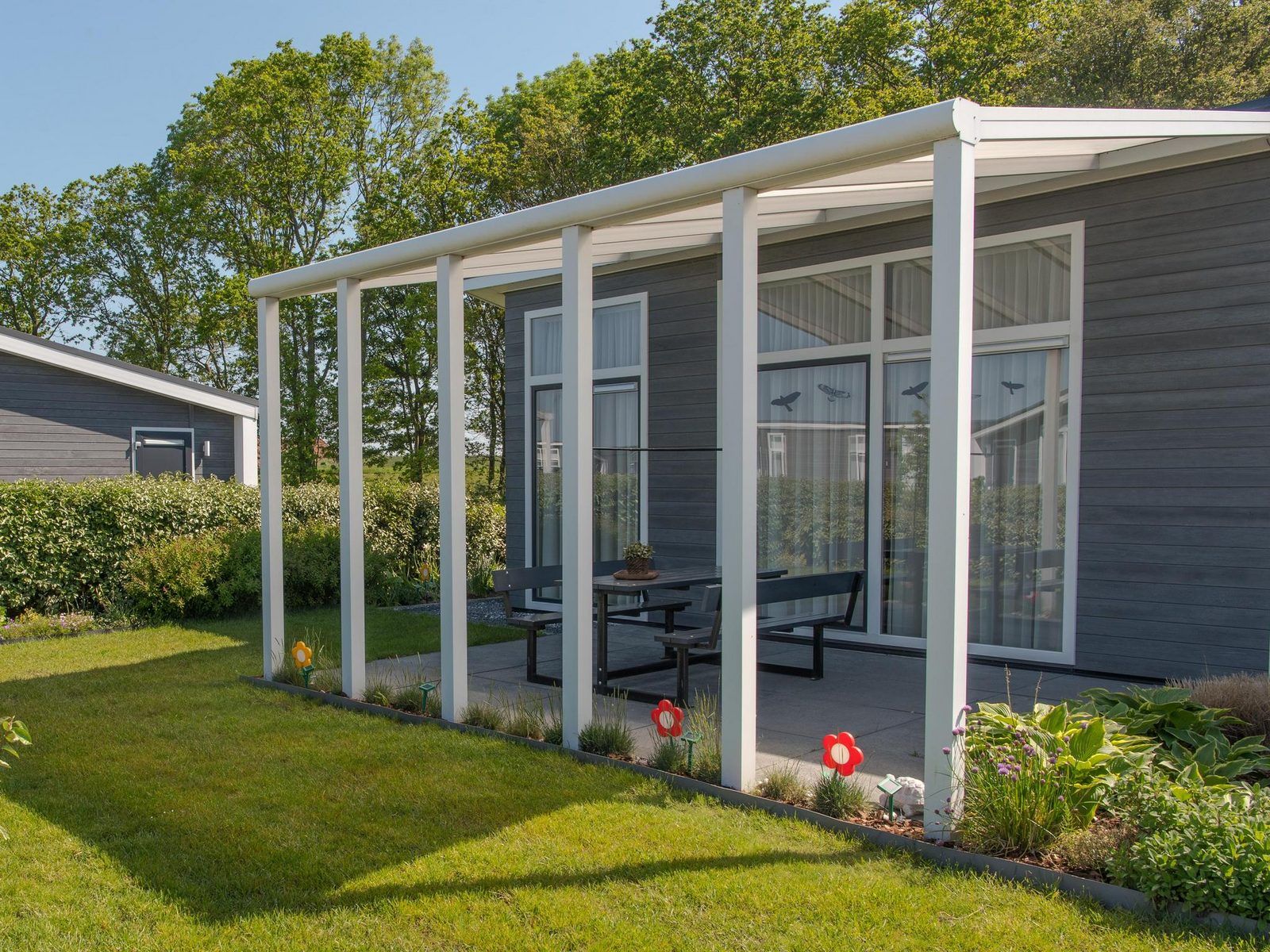 Veranda des Ferienhauses Waterresort Oosterschelde Haus Nr. 93 in Wemeldinge, ideal zum Entspannen.