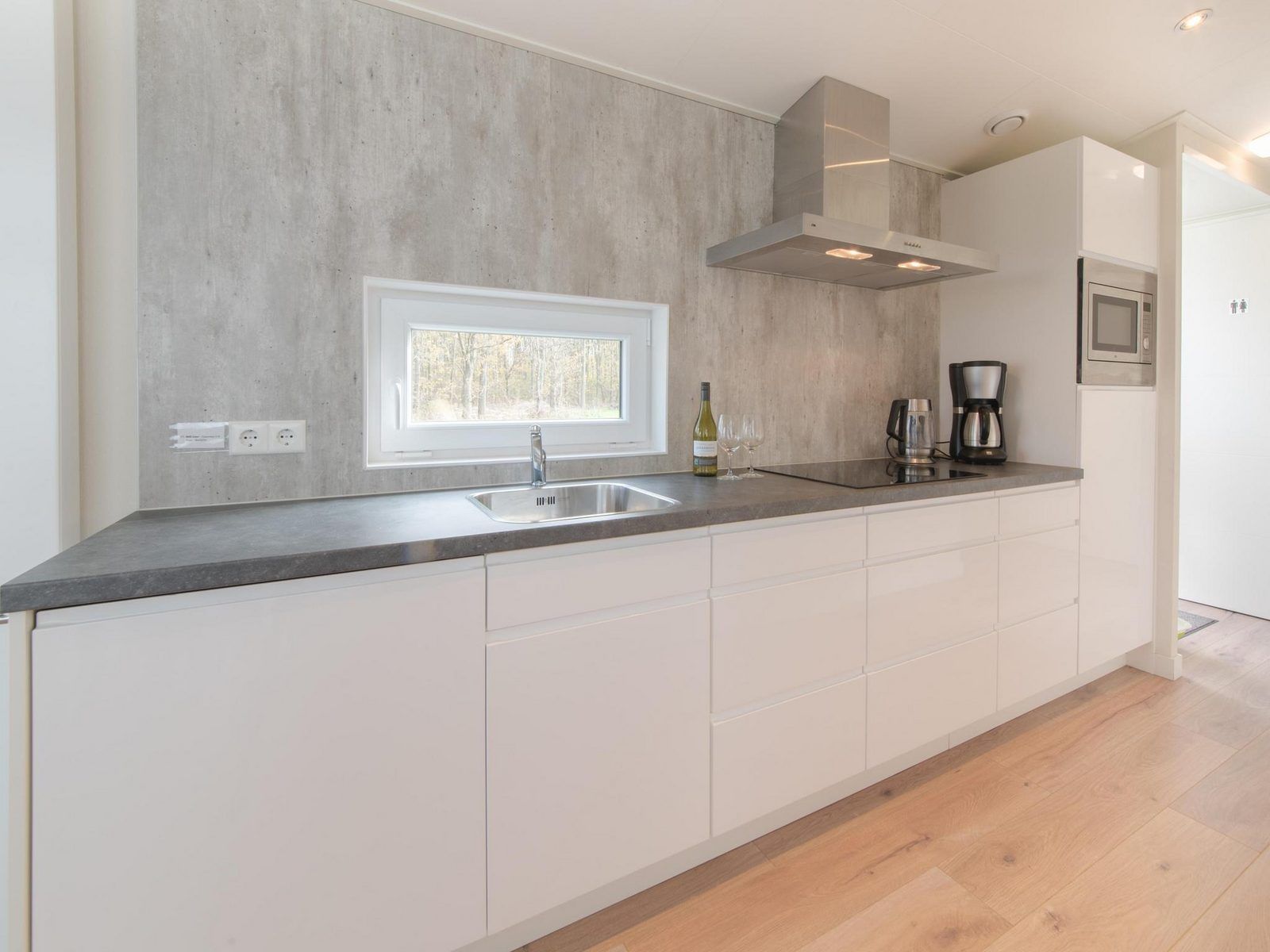 Voll ausgestattete Kueche im Ferienhaus Waterresort Oosterschelde Haus Nr. 93 in Wemeldinge, ideal zum Kochen.