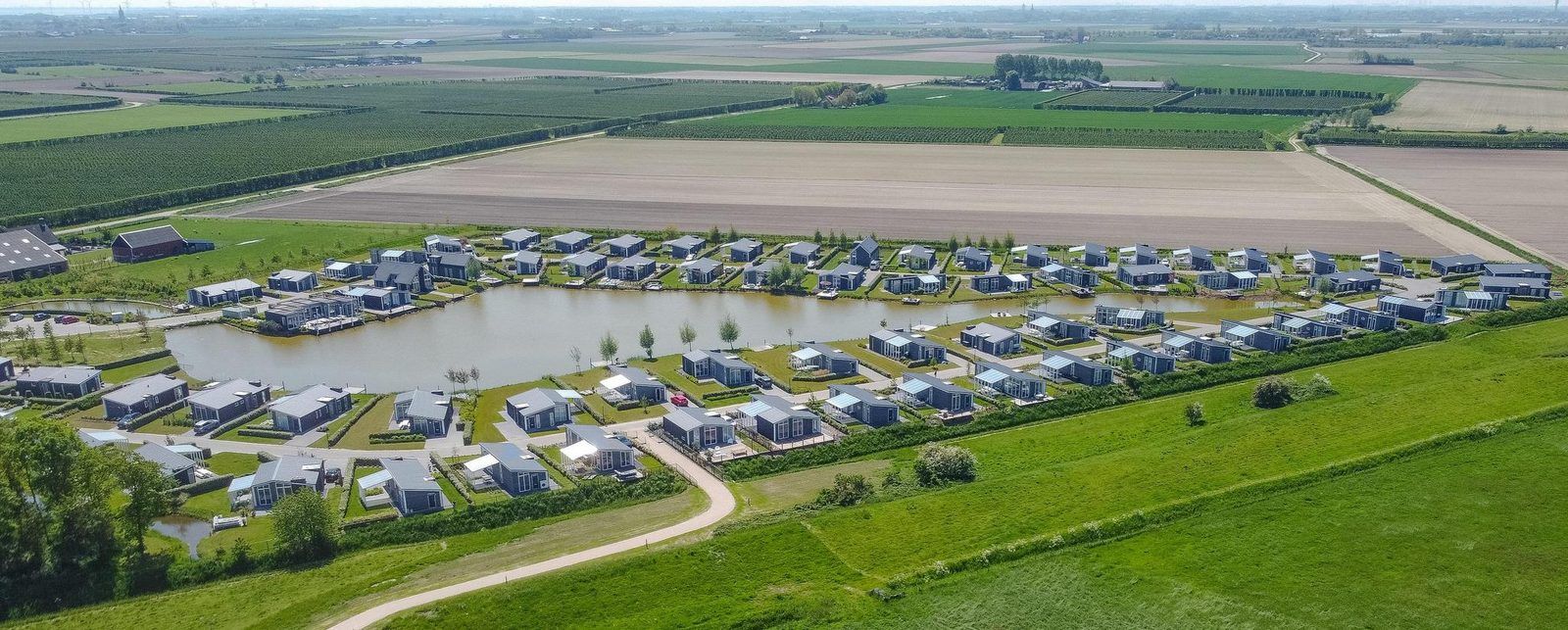 Uebersicht ueber Waterresort Oosterschelde, Haus Nr. 71 in Wemeldinge, umgeben von Natur und Ruhe.