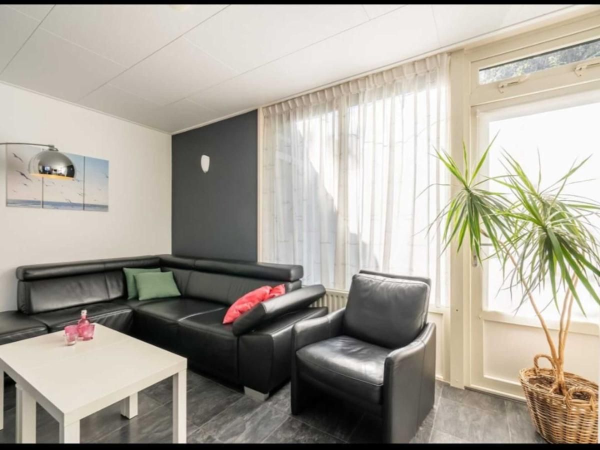 Cozy living room in vacation home Scheldeoord 54, Baarland, South Beveland, with comfortable seating area and natural light.