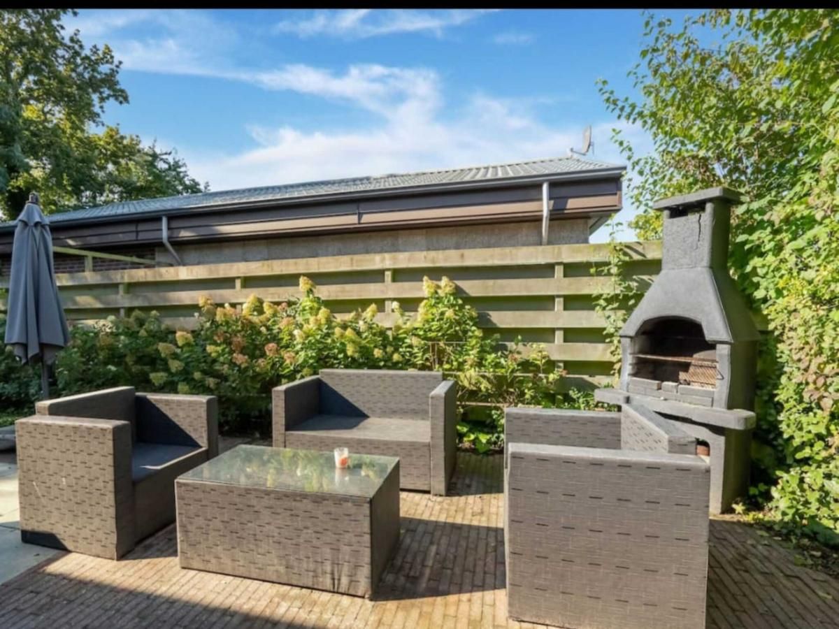 Enjoy the sunny garden with terrace and barbecue at vacation home Scheldeoord 54 in Baarland, Zuid-Beveland, Zeeland.