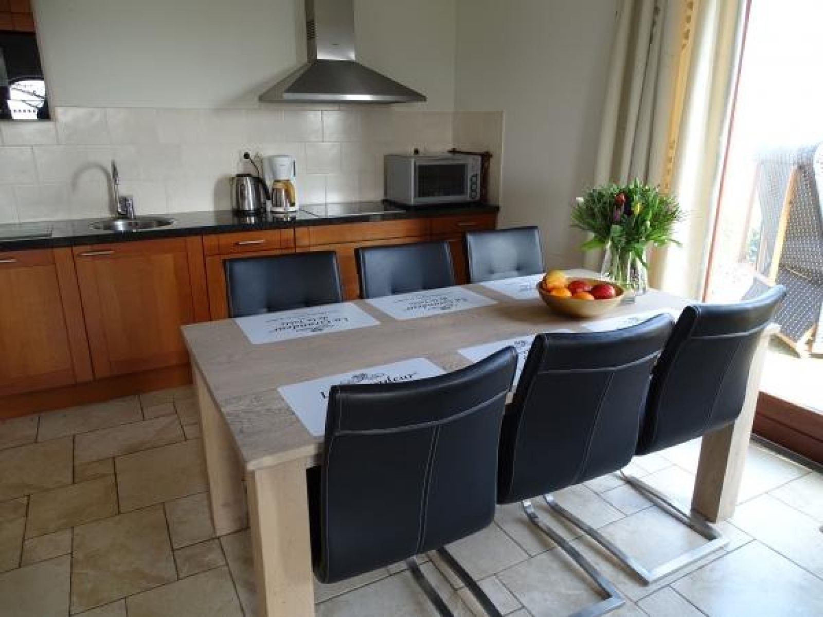 Trampolin mit Blick auf die Felder im Ferienhaus ZE524 in Kattendijke, Zuid-Beveland.