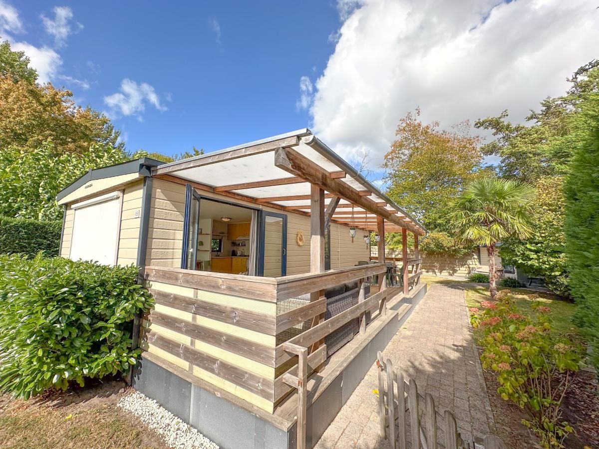 Vakantiehuis Timmerman in Heinkenszand, Zuid-Beveland, met ruime veranda en groene tuin omgeven door natuur.